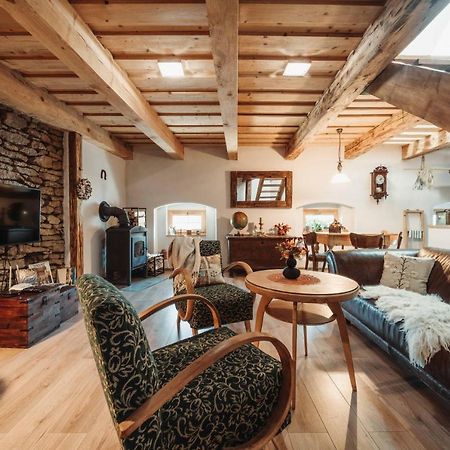 Cakyho Kuria - Mezonetovy Apartman S Krbom A Saunami Smizany Bagian luar foto