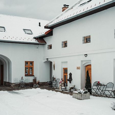 Cakyho Kuria - Mezonetovy Apartman S Krbom A Saunami Smizany Bagian luar foto
