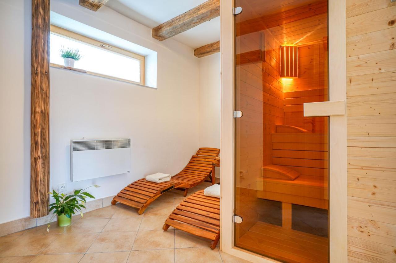 Cakyho Kuria - Mezonetovy Apartman S Krbom A Saunami Smizany Bagian luar foto
