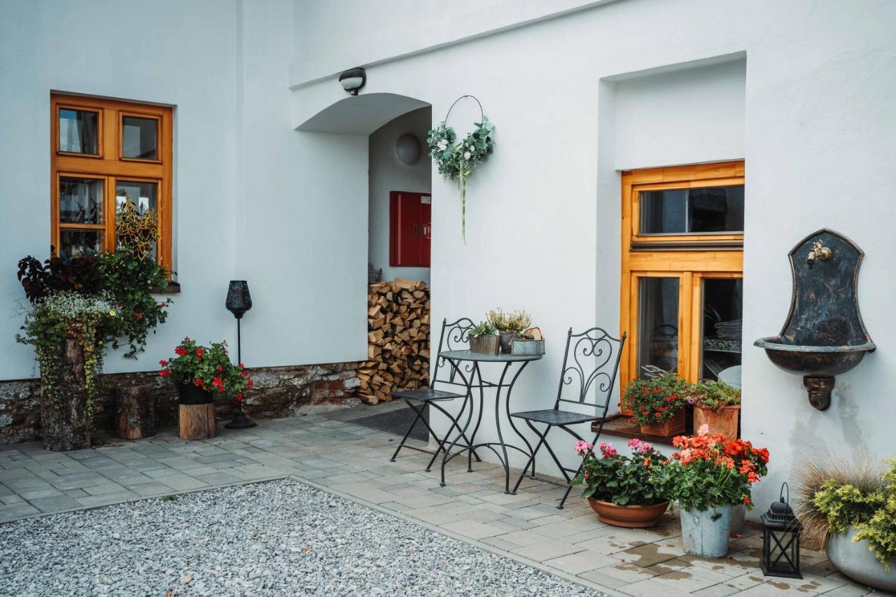 Cakyho Kuria - Mezonetovy Apartman S Krbom A Saunami Smizany Bagian luar foto