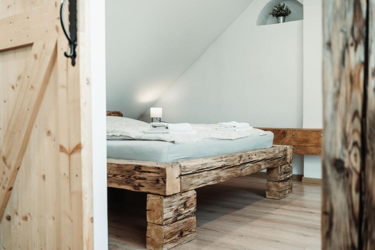 Cakyho Kuria - Mezonetovy Apartman S Krbom A Saunami Smizany Bagian luar foto