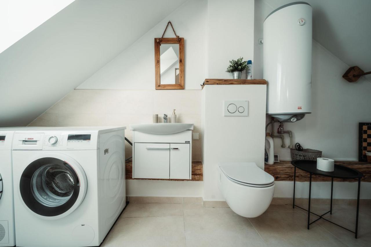 Cakyho Kuria - Mezonetovy Apartman S Krbom A Saunami Smizany Bagian luar foto