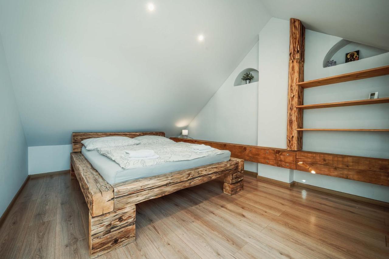 Cakyho Kuria - Mezonetovy Apartman S Krbom A Saunami Smizany Bagian luar foto