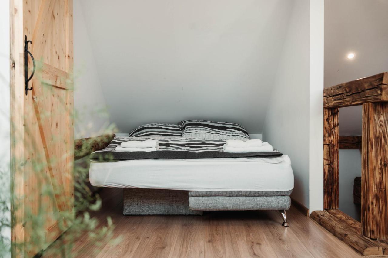 Cakyho Kuria - Mezonetovy Apartman S Krbom A Saunami Smizany Bagian luar foto