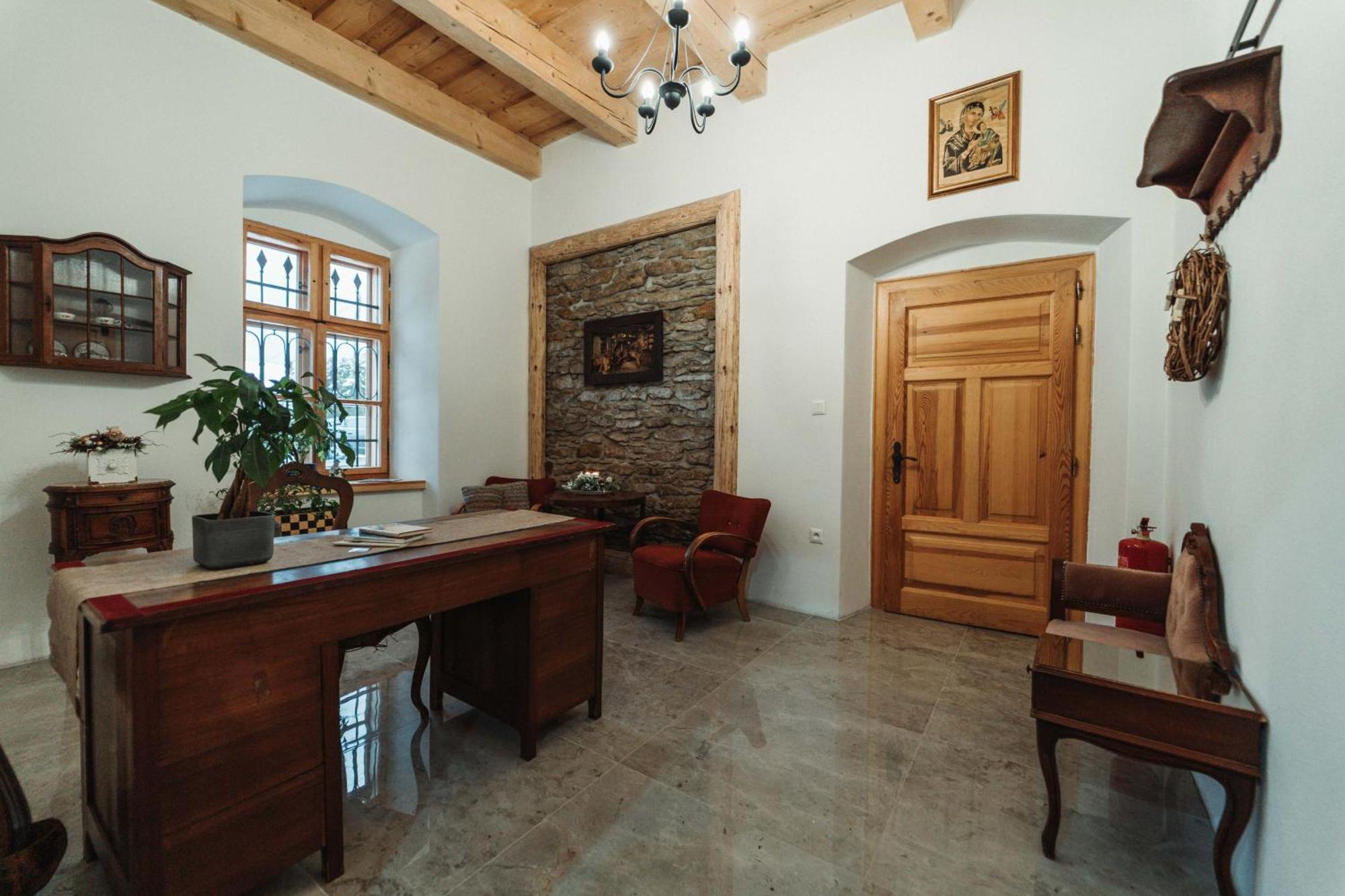 Cakyho Kuria - Mezonetovy Apartman S Krbom A Saunami Smizany Bagian luar foto